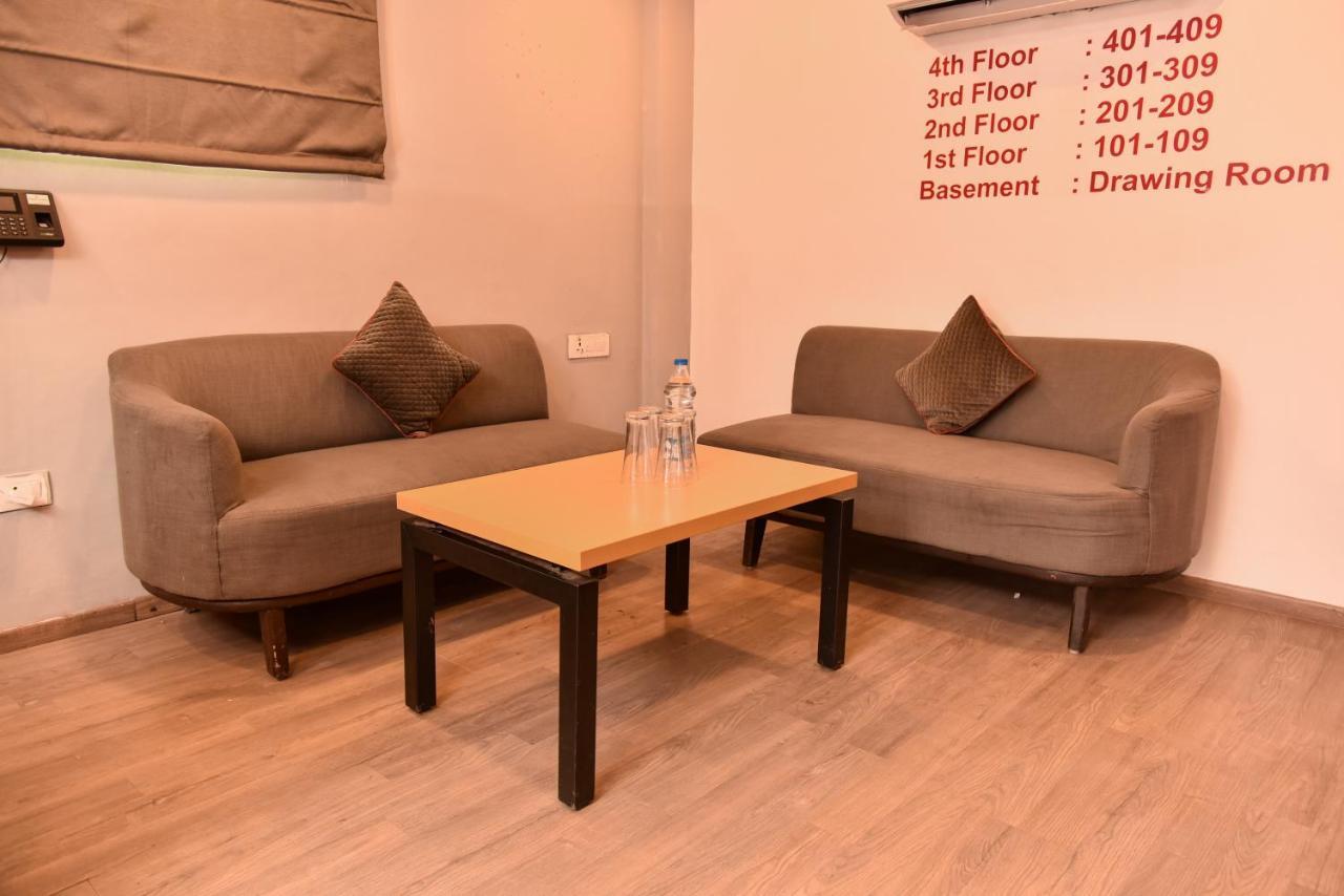 Hotel Gray Saffron - Near Rohini Sector 18, 19 Metro Station 3*