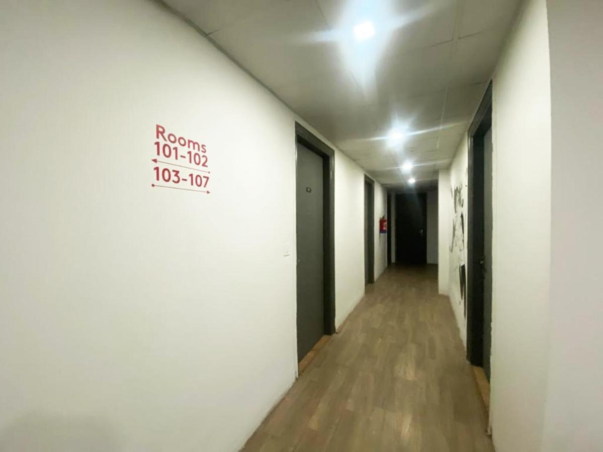 Gray Saffron - Near Rohini Sector 18, 19 Metro Station Hotel