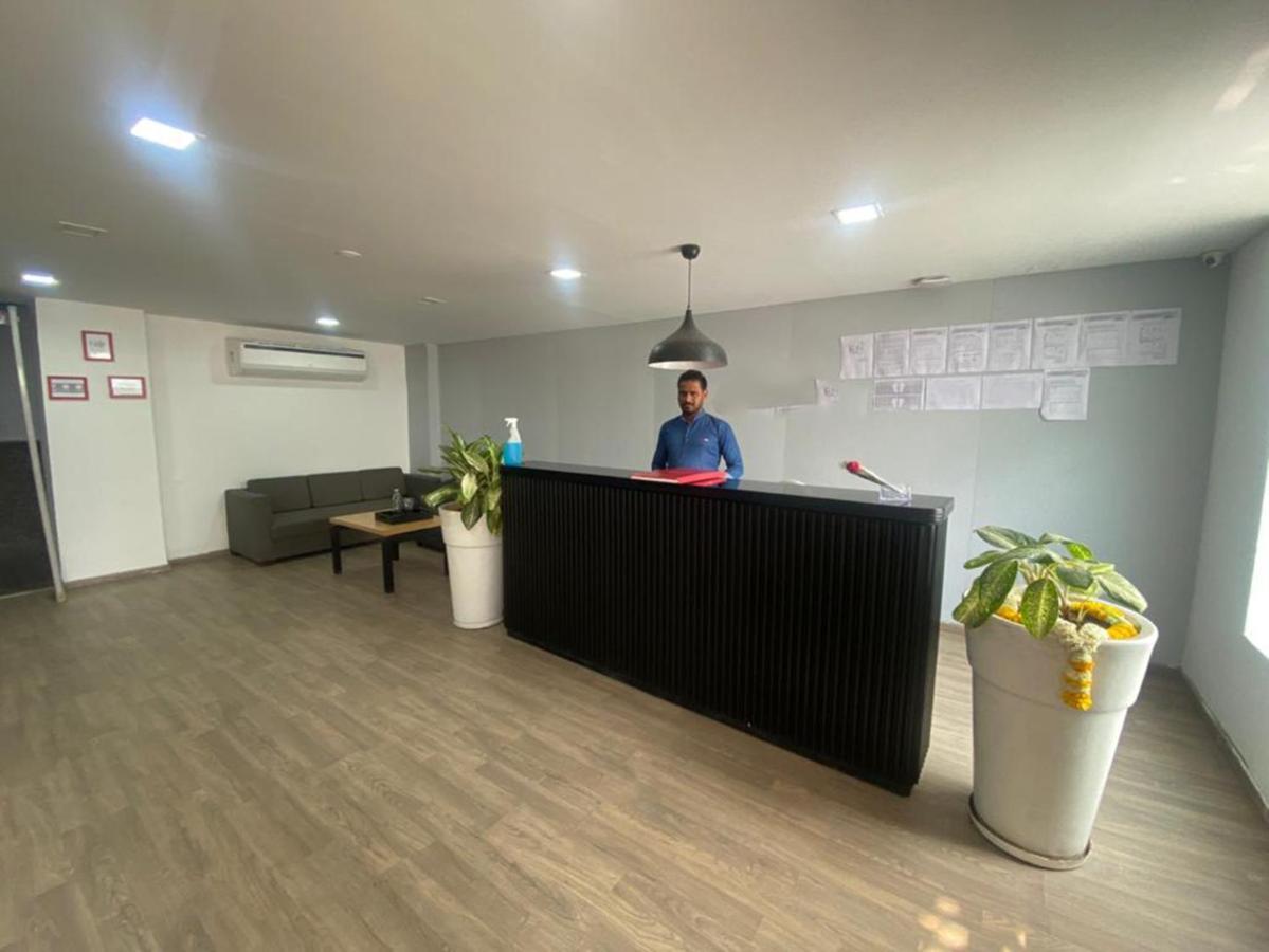 Hotel Gray Saffron - Near Rohini Sector 18, 19 Metro Station 3*