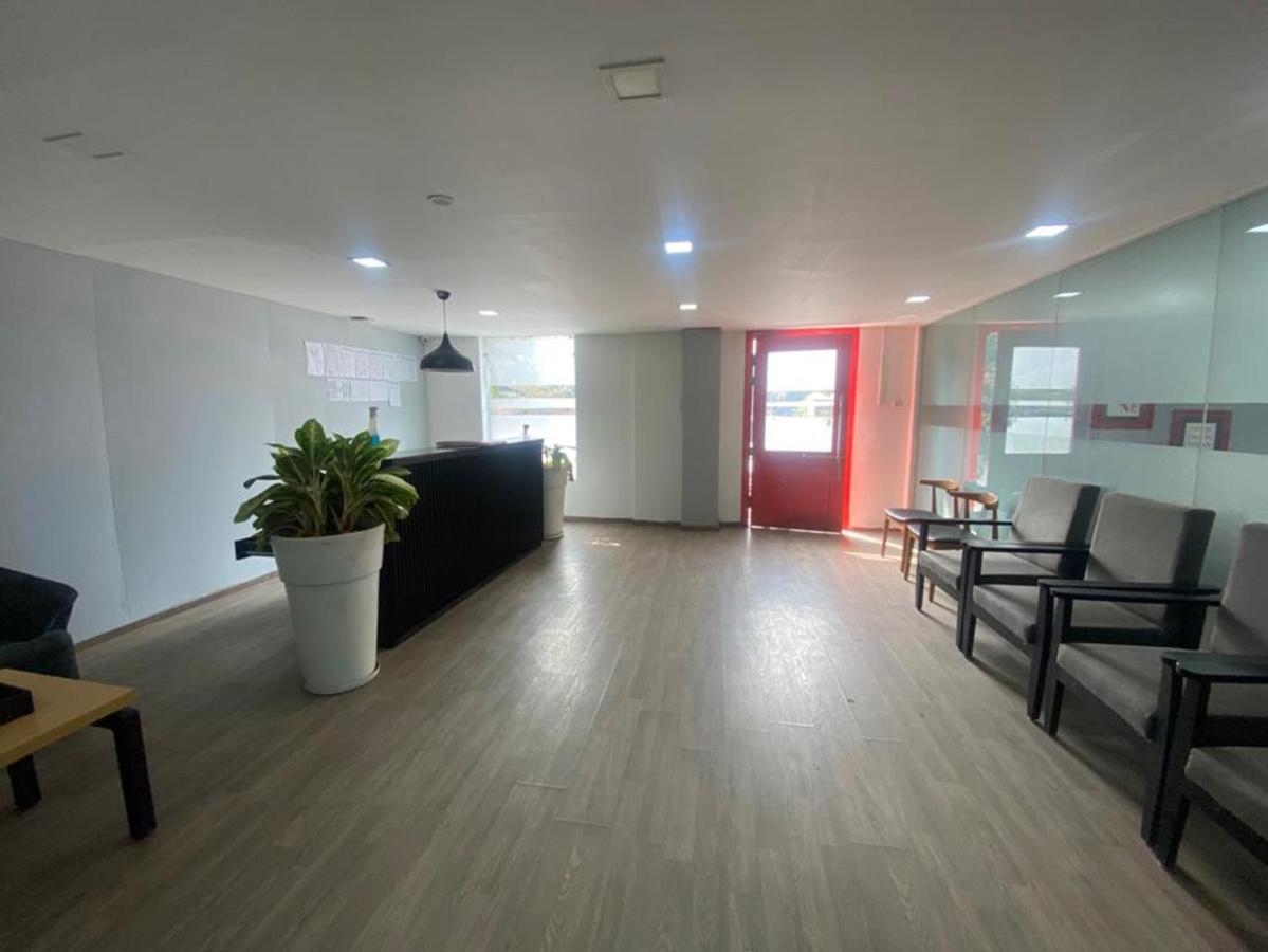 Gray Saffron - Near Rohini Sector 18, 19 Metro Station Hotel