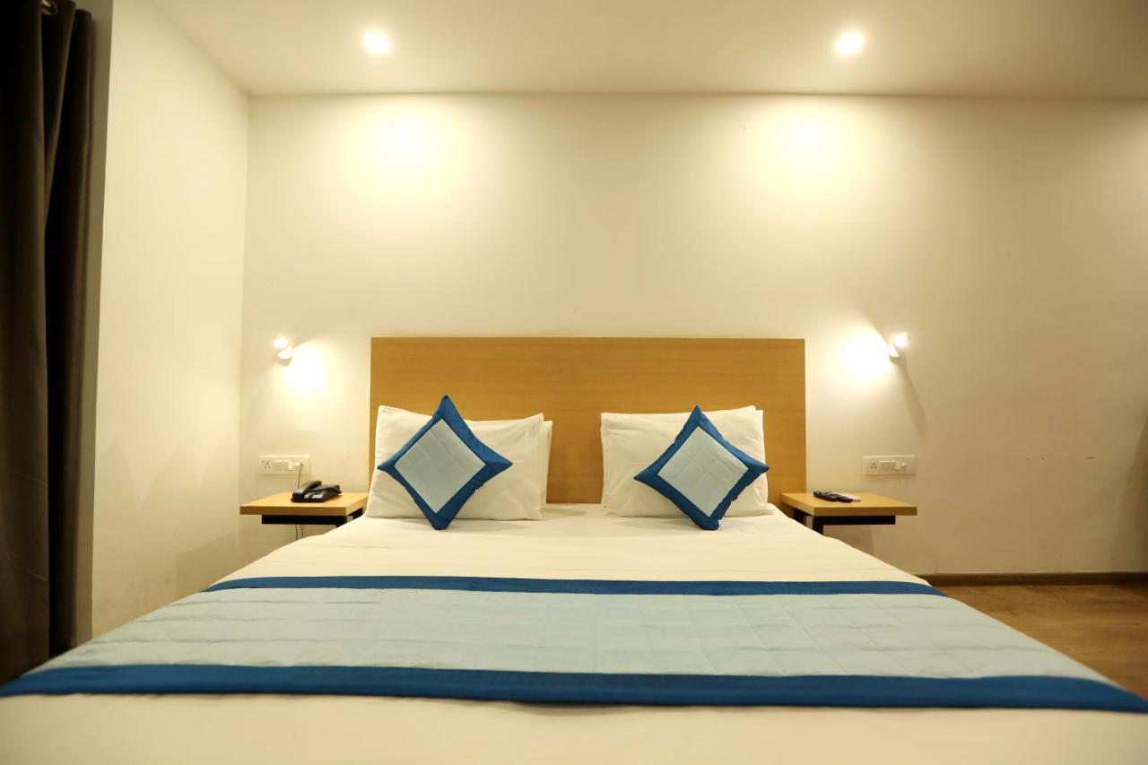 Hotel Gray Saffron - Near Rohini Sector 18, 19 Metro Station Nova Deli