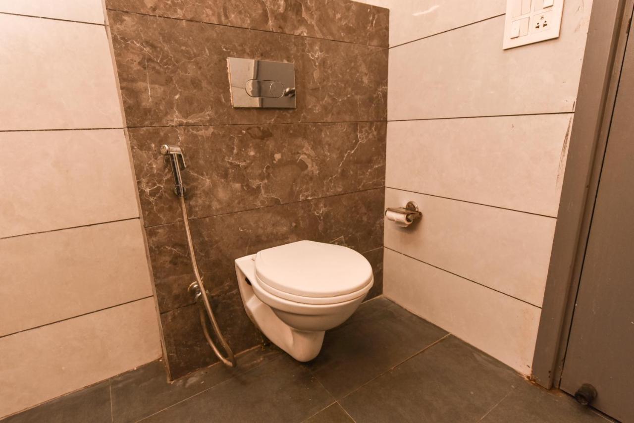 Gray Saffron - Near Rohini Sector 18, 19 Metro Station 3*
