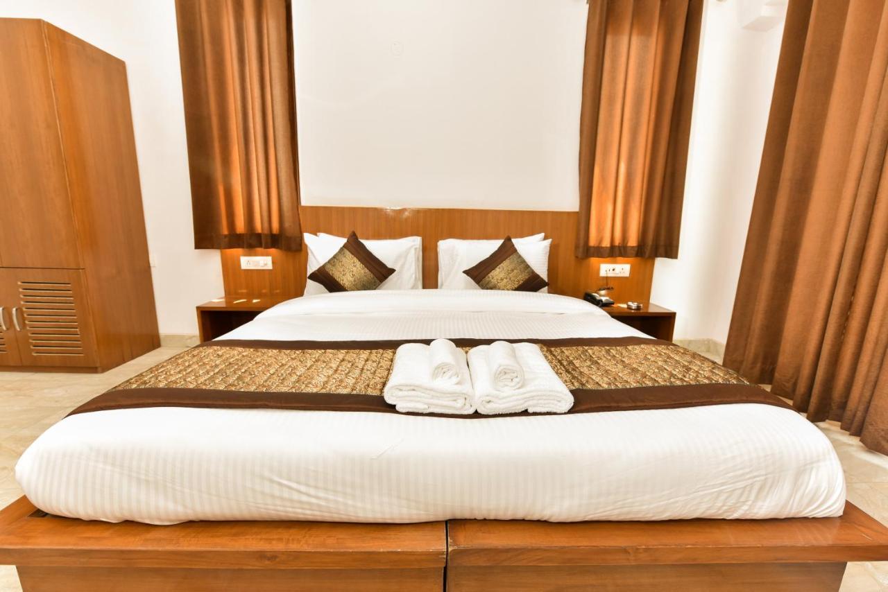 Gray Saffron - Near Rohini Sector 18, 19 Metro Station Hotel 3*