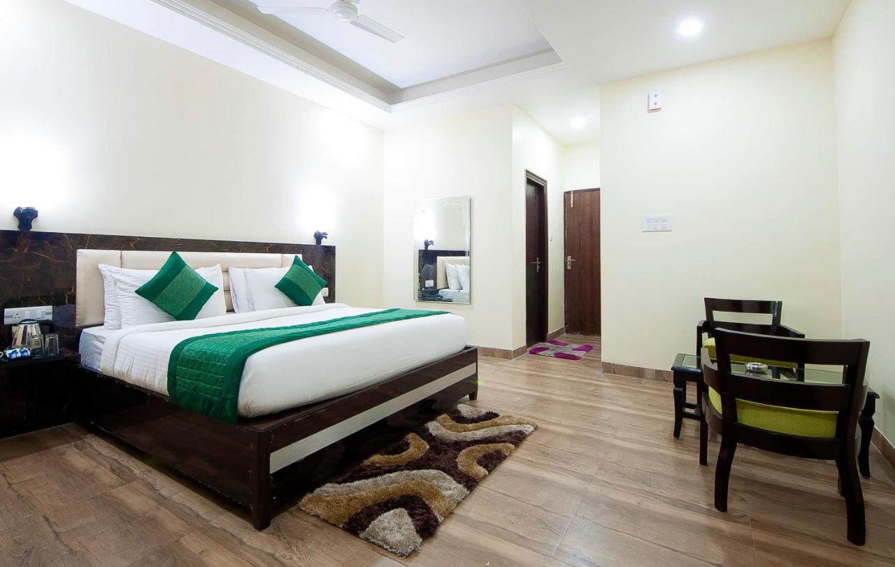 Hotel The Alpino New Delhi