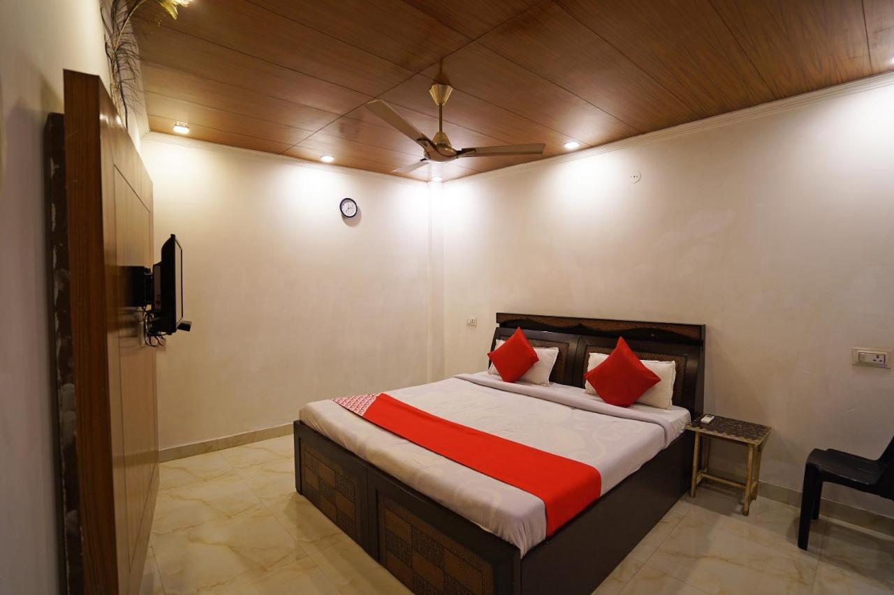 Oyo Sunroof Residency Near Dlf Avenue Saket 3* New Delhi