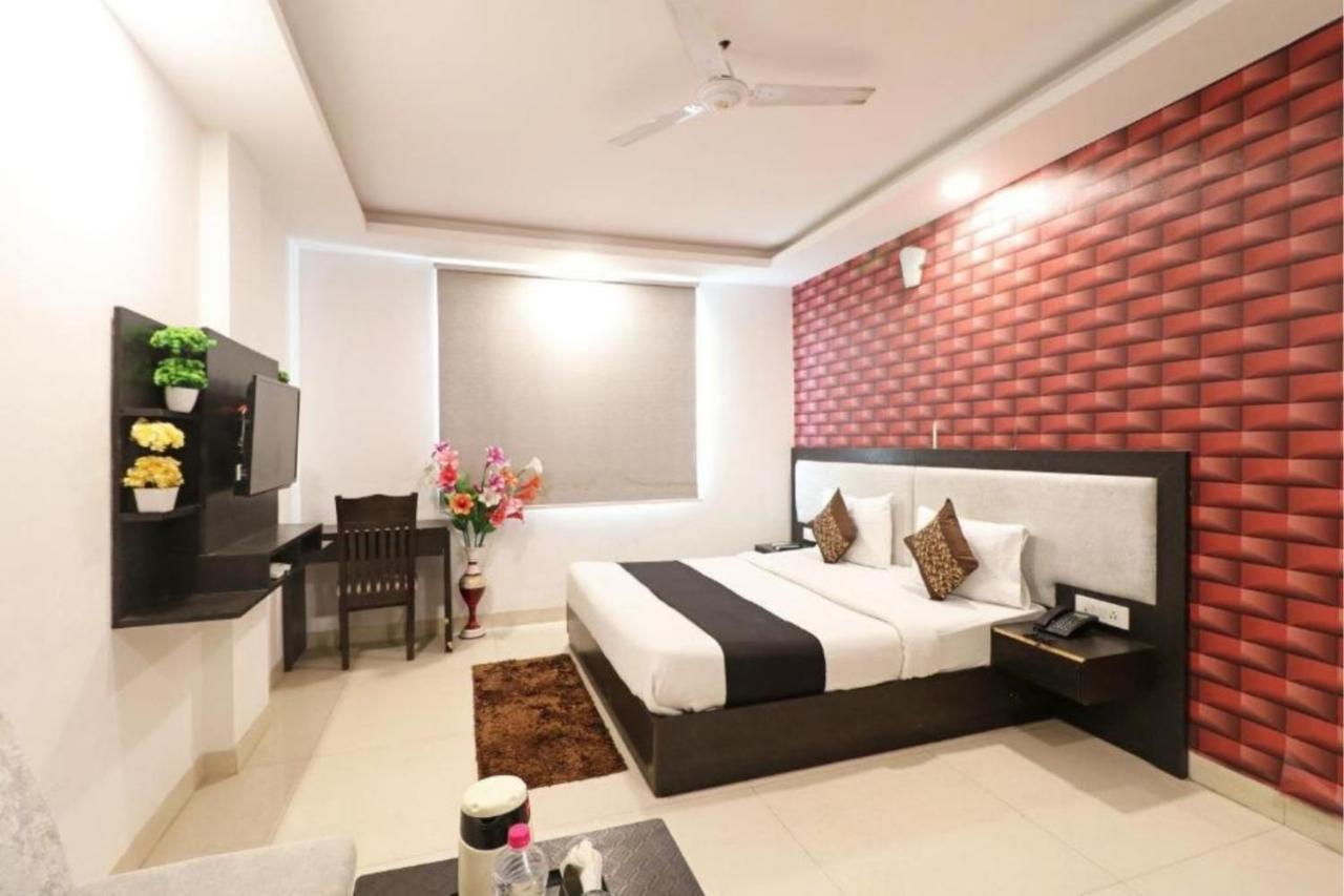 Hotel Hotel Grand Olive Near Delhi Airport 4*