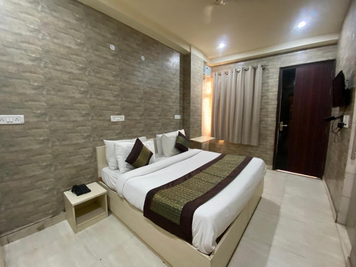 Red Chilly Hotel 3*