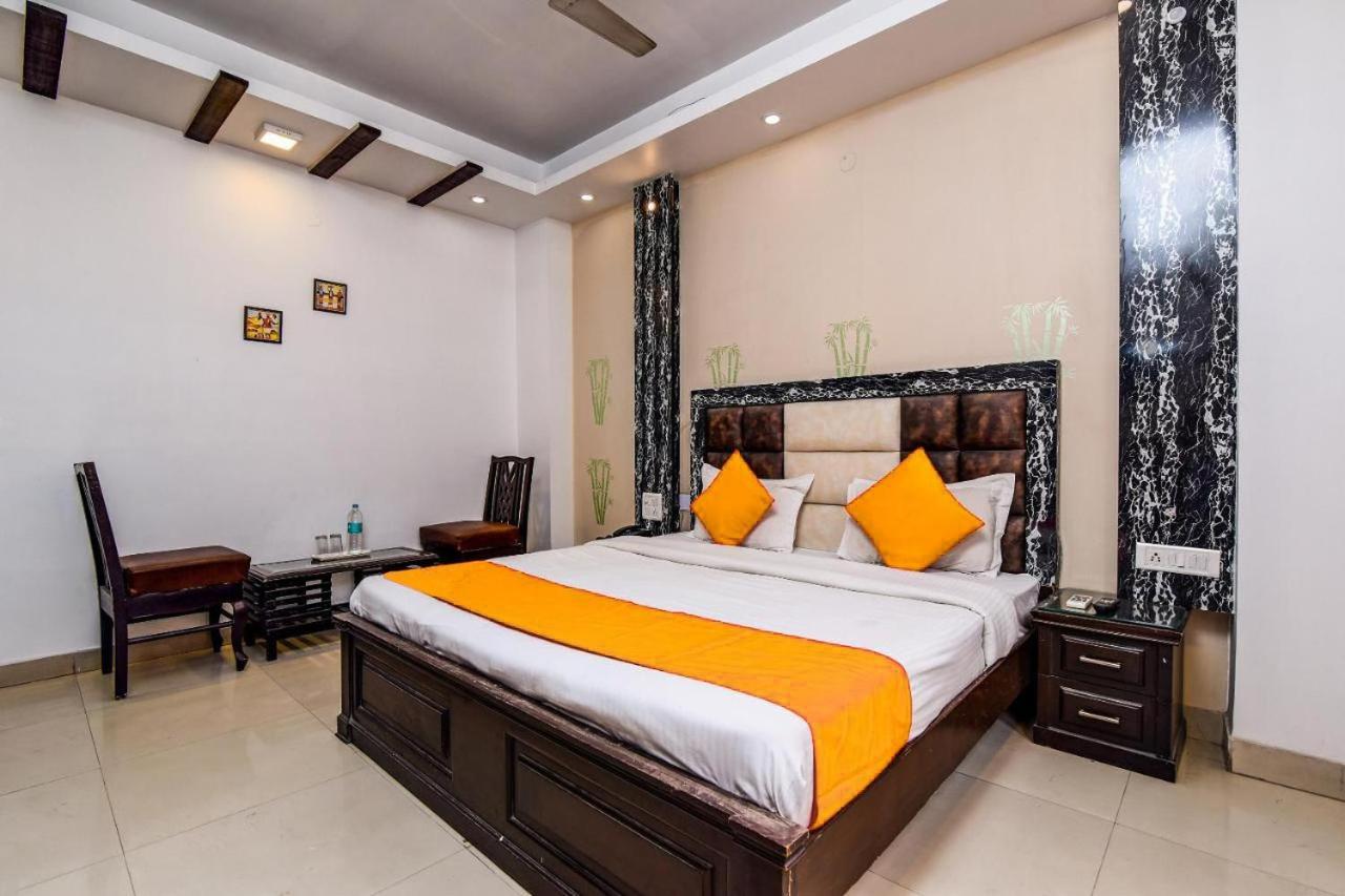 Hotel Fabhotel Vista Inn New Delhi