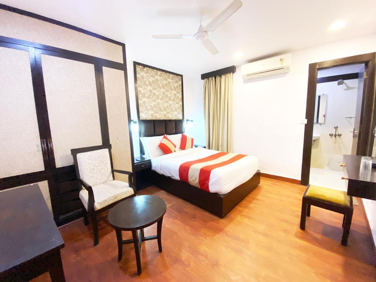 Admire Gold - Pachim Vihar Delhi 3*