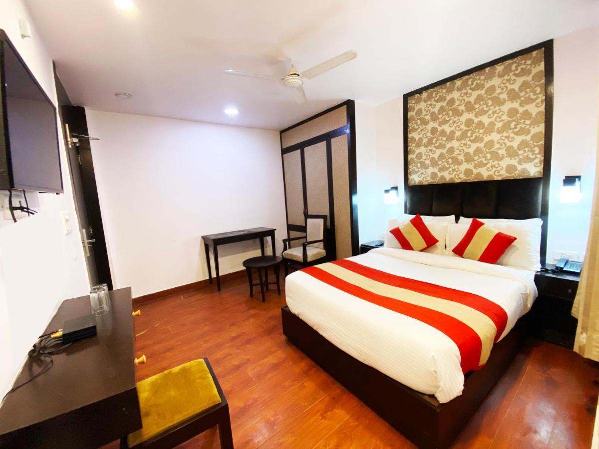 Hotel Admire Gold - Pachim Vihar Delhi 3*