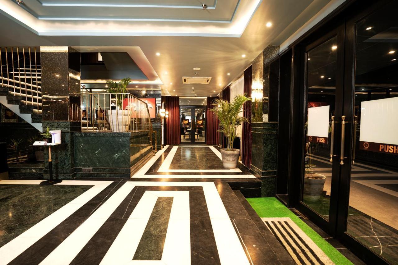 Foxoso Hotel, Delhi Airport Hotel