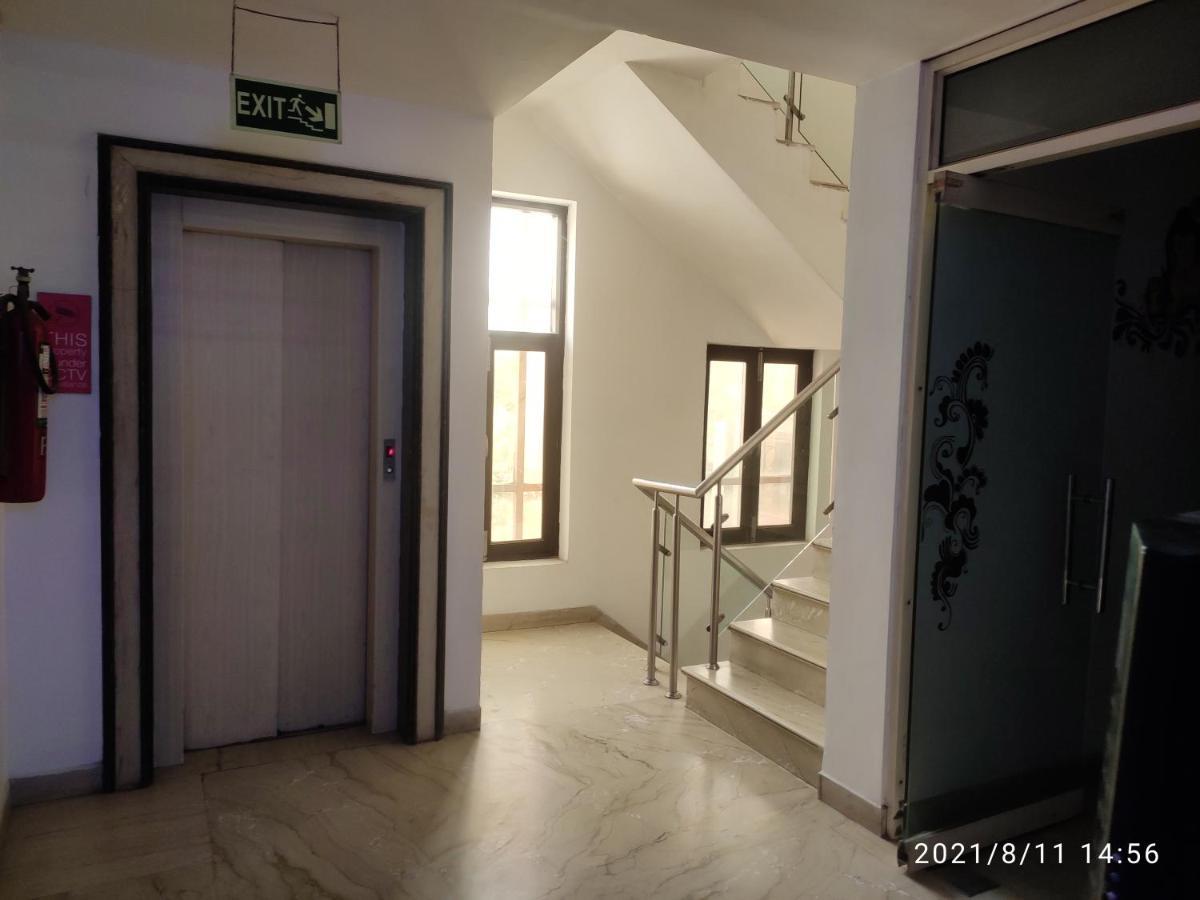 Jashn Near Apollo Hospital 3* New Delhi