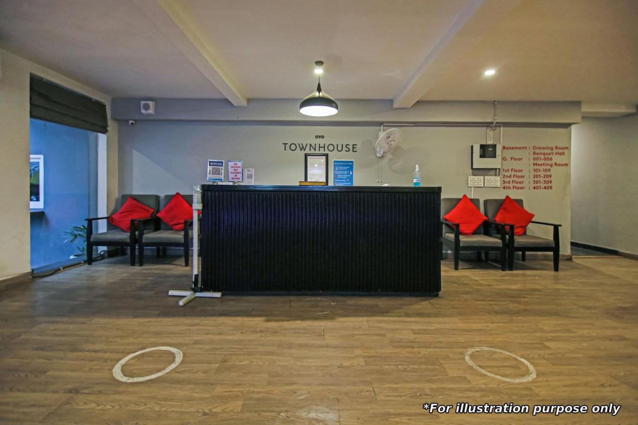 Oyo Townhouse 409 Brostay Meera Bagh Hotel New Delhi