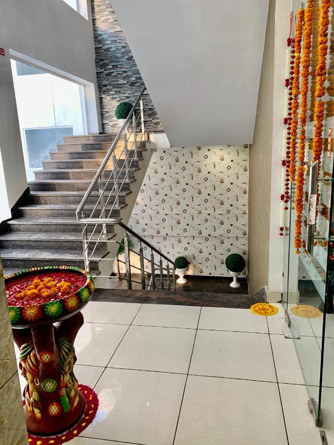 Amora Dwarka Hotel 3*