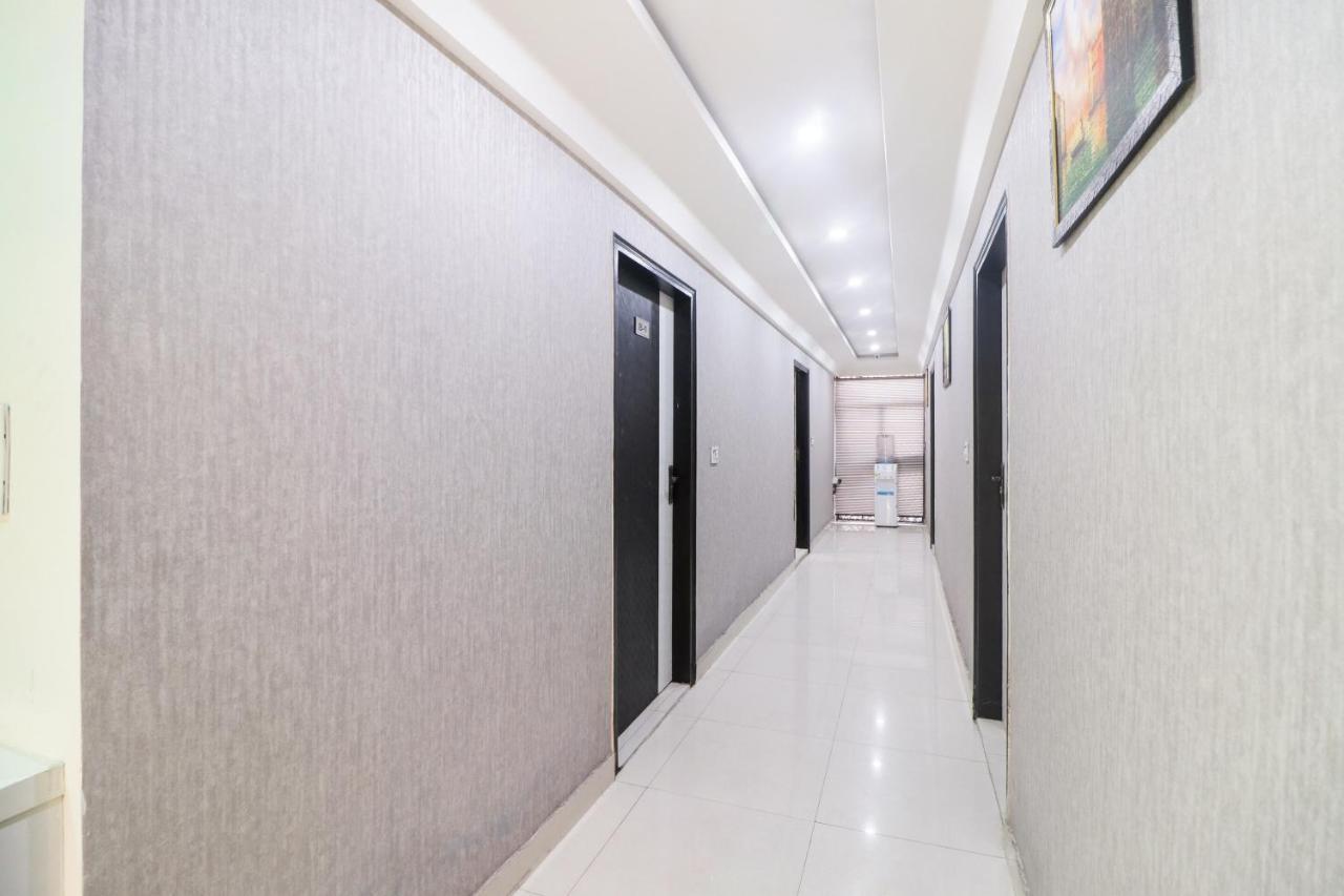 Oyo Flagship Paradise Near Jahangirpuri Metro Station 3*