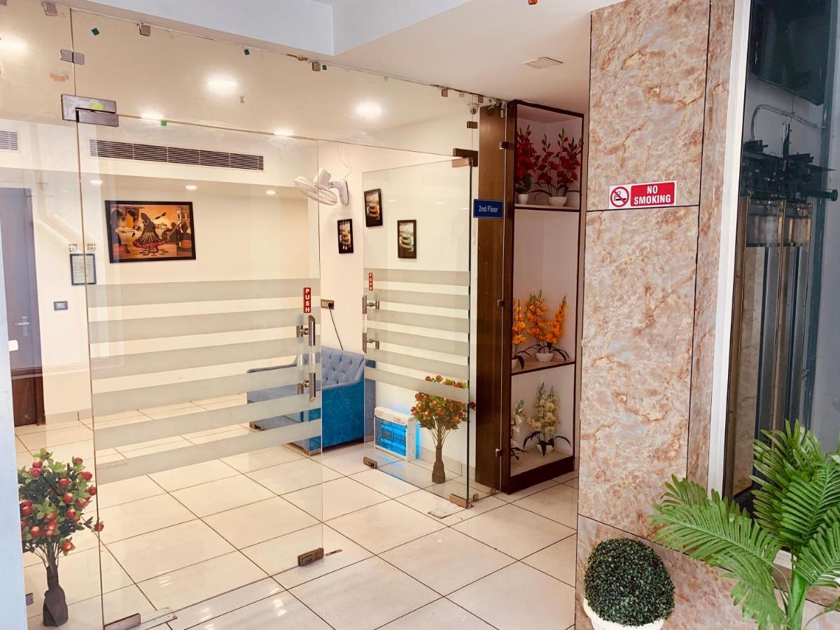 Amora Dwarka 3* New Delhi