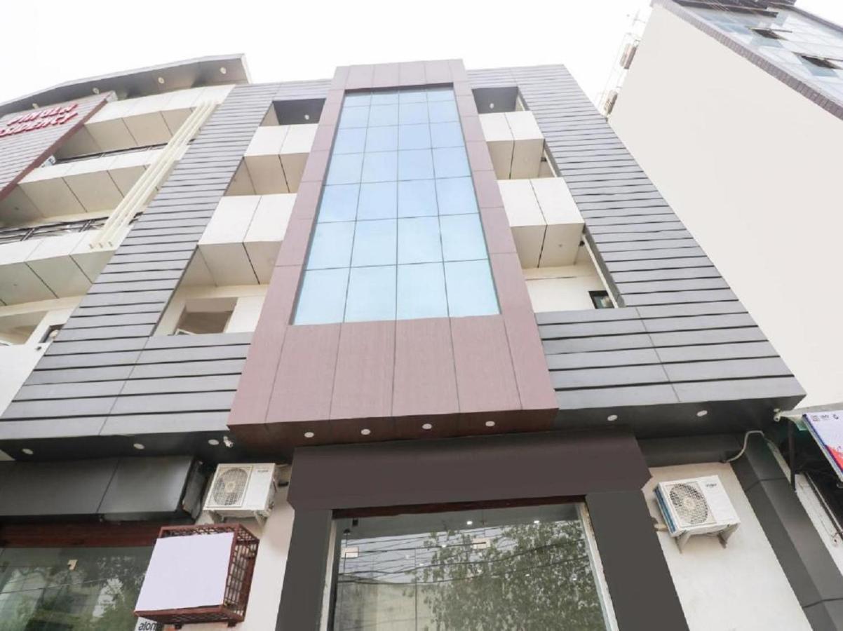 Hotel Red Snapper Couple Friendly At West Delhi 3*