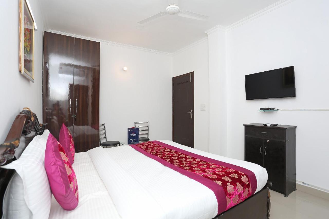 Vaccinated Staff - Oyo 14386 Orange Hotel New Delhi