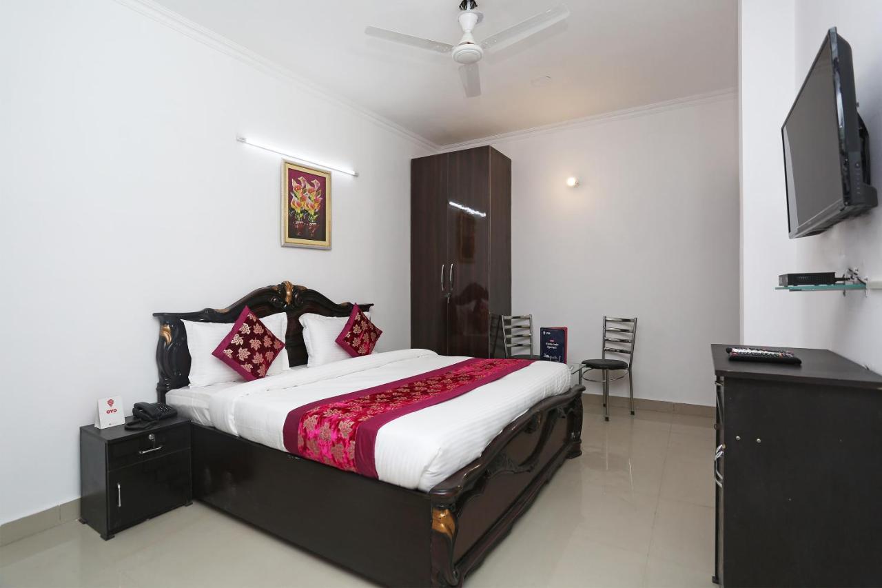 Vaccinated Staff - Oyo 14386 Orange 3* New Delhi