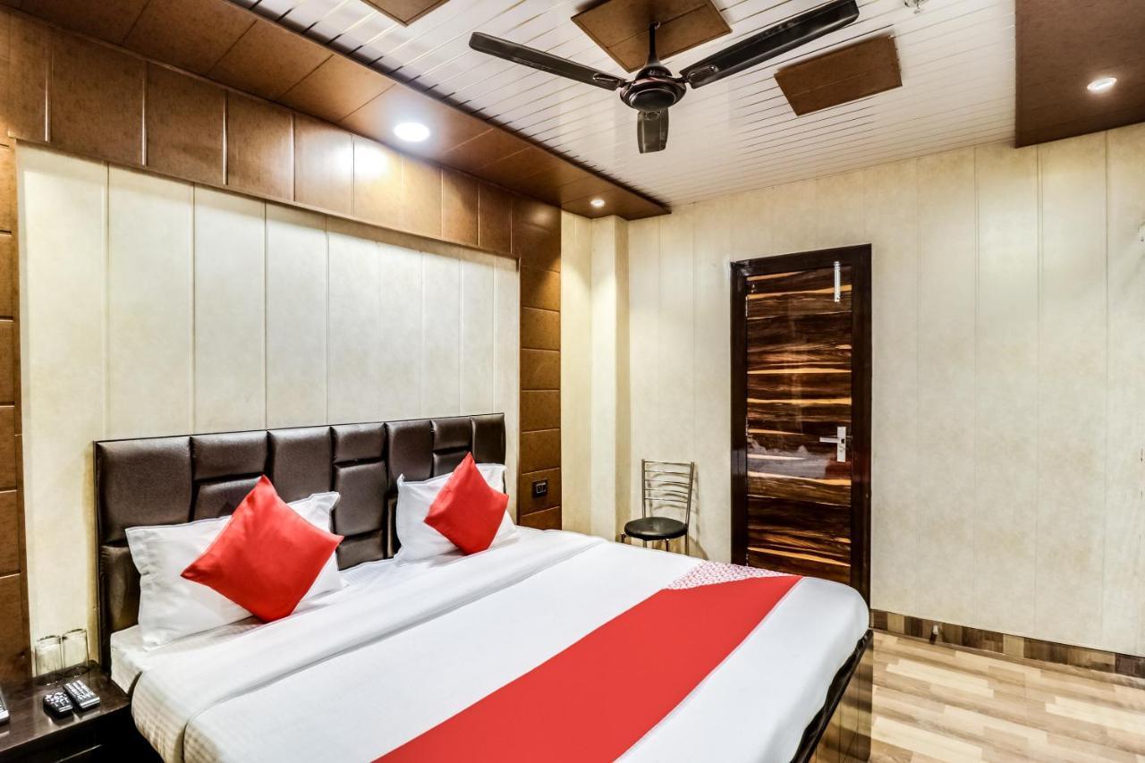 Jps Galaxy Near Pvr Vikaspuri Hotel 3*