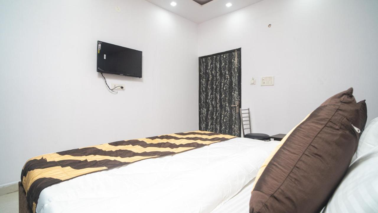 Hotel Gs International Couple Friendly At Delhi University Hotel 3*