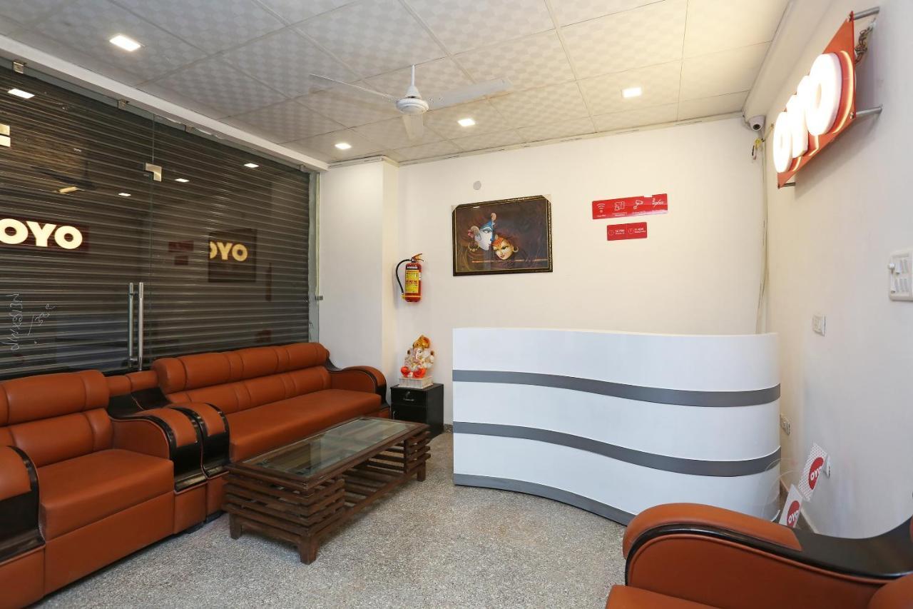 Vaccinated Staff - Oyo 14386 Orange 3*