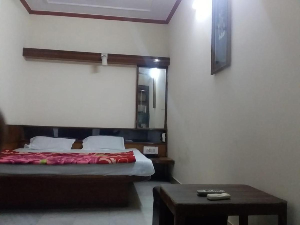 Yes Please 3* New Delhi