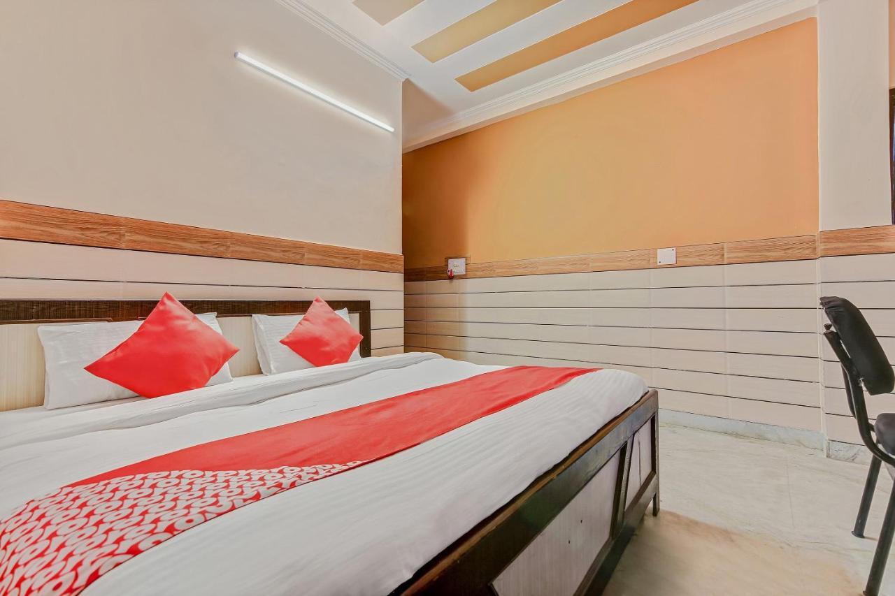 Hotel Oyo Park View Near Edm Mall New Delhi