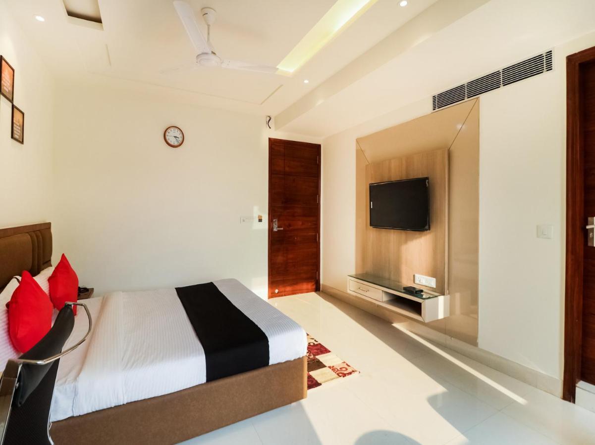 Capital O 76736 Ornate By Blessings 3* New Delhi