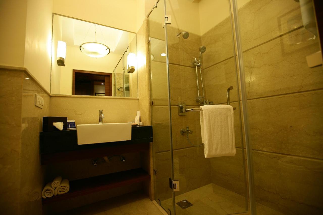 Muse Sarovar Portico Nehru Place 4*