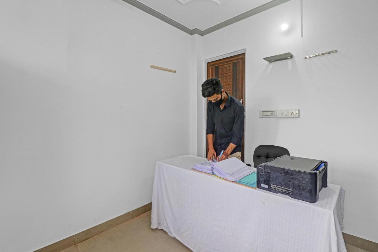 Flagship Comodo Near The Chanakya 3* New Delhi
