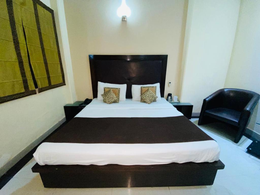 Hotel Lloyd Residency Nehru Place 3*