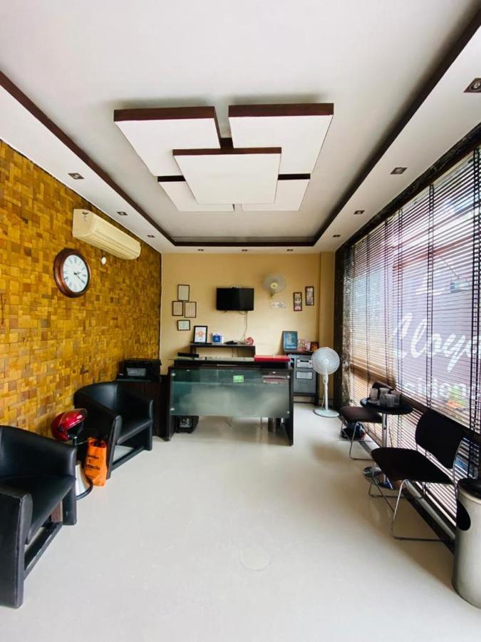 Lloyd Residency Nehru Place Hotel