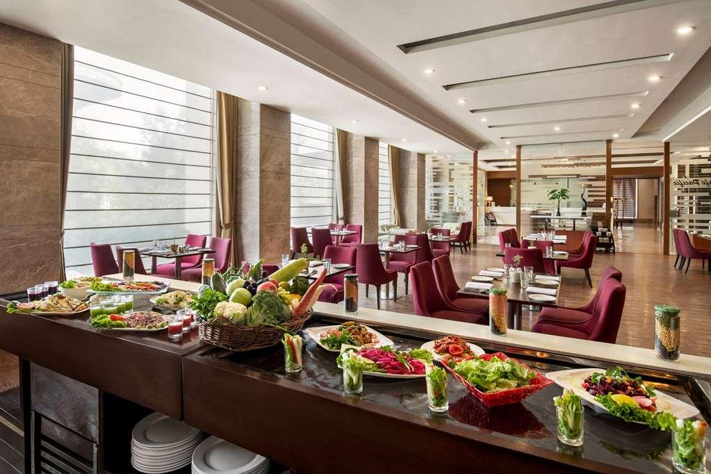 Ramada By Wyndham New Pitampura Hotel 3*