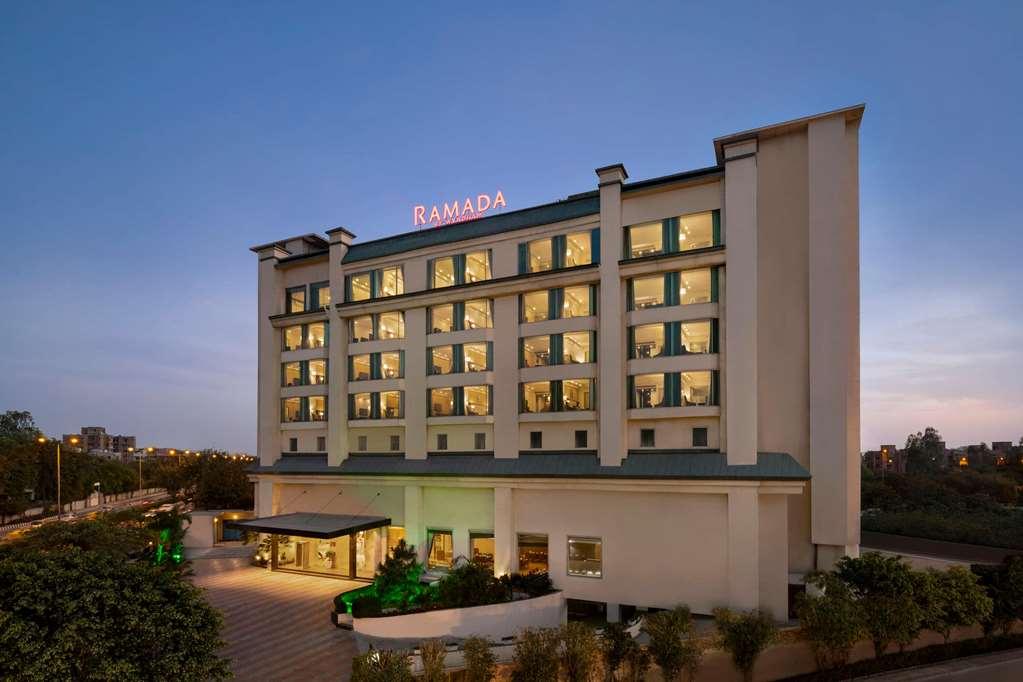 Ramada By Wyndham New Pitampura Hotel