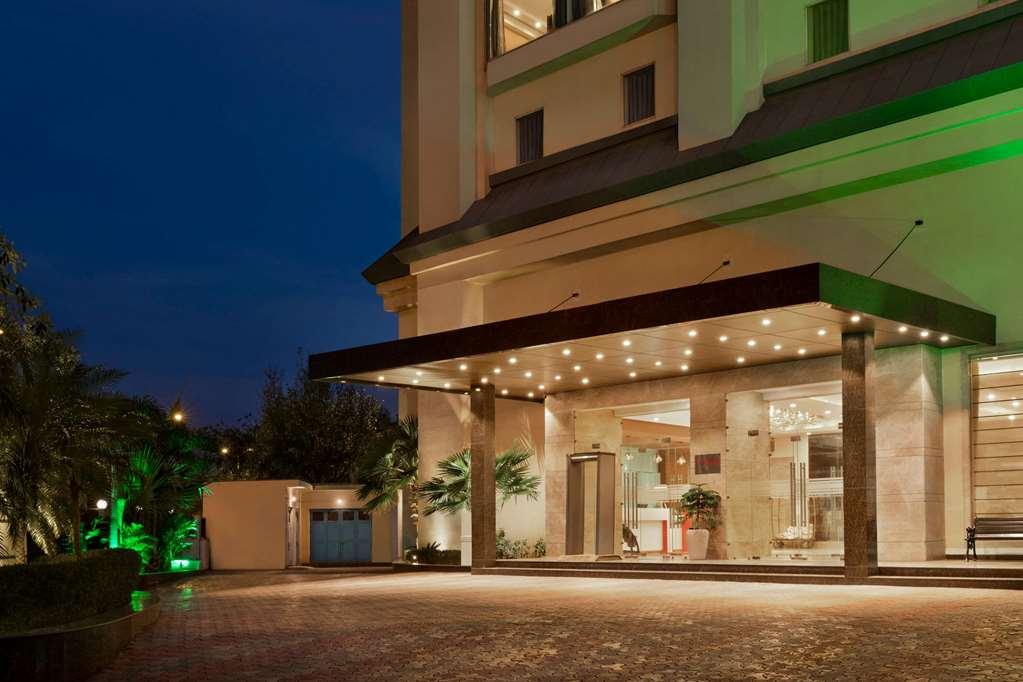 Hotel Ramada By Wyndham New Pitampura 3*