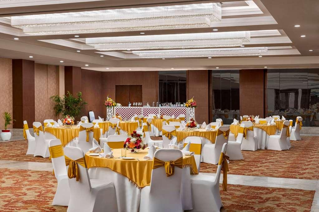 Hotel Ramada By Wyndham New Pitampura