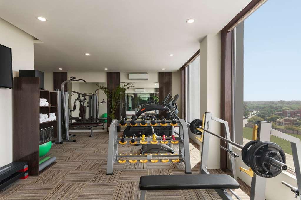 Ramada By Wyndham New Pitampura Hotel