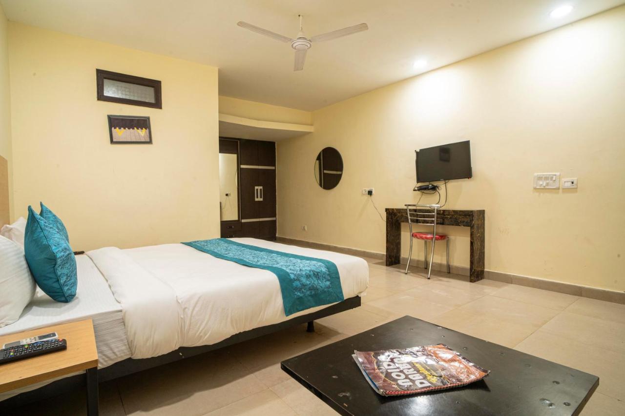 Red Coral By F9 Hotel New Delhi