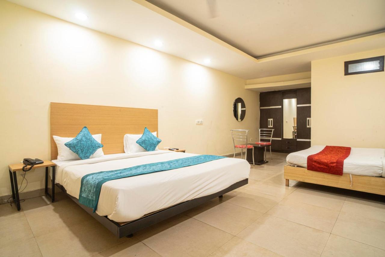 Red Coral By F9 Hotel New Delhi