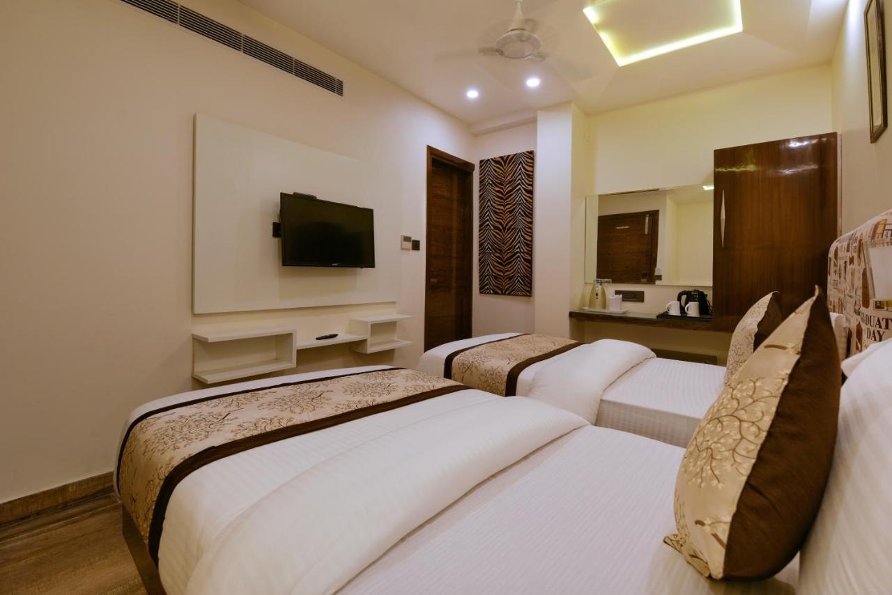 Blue Pearl - Free Airport Pick Up Hotel New Delhi