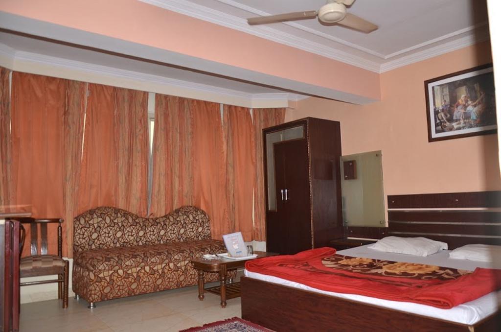 Durga International Guest house 3*