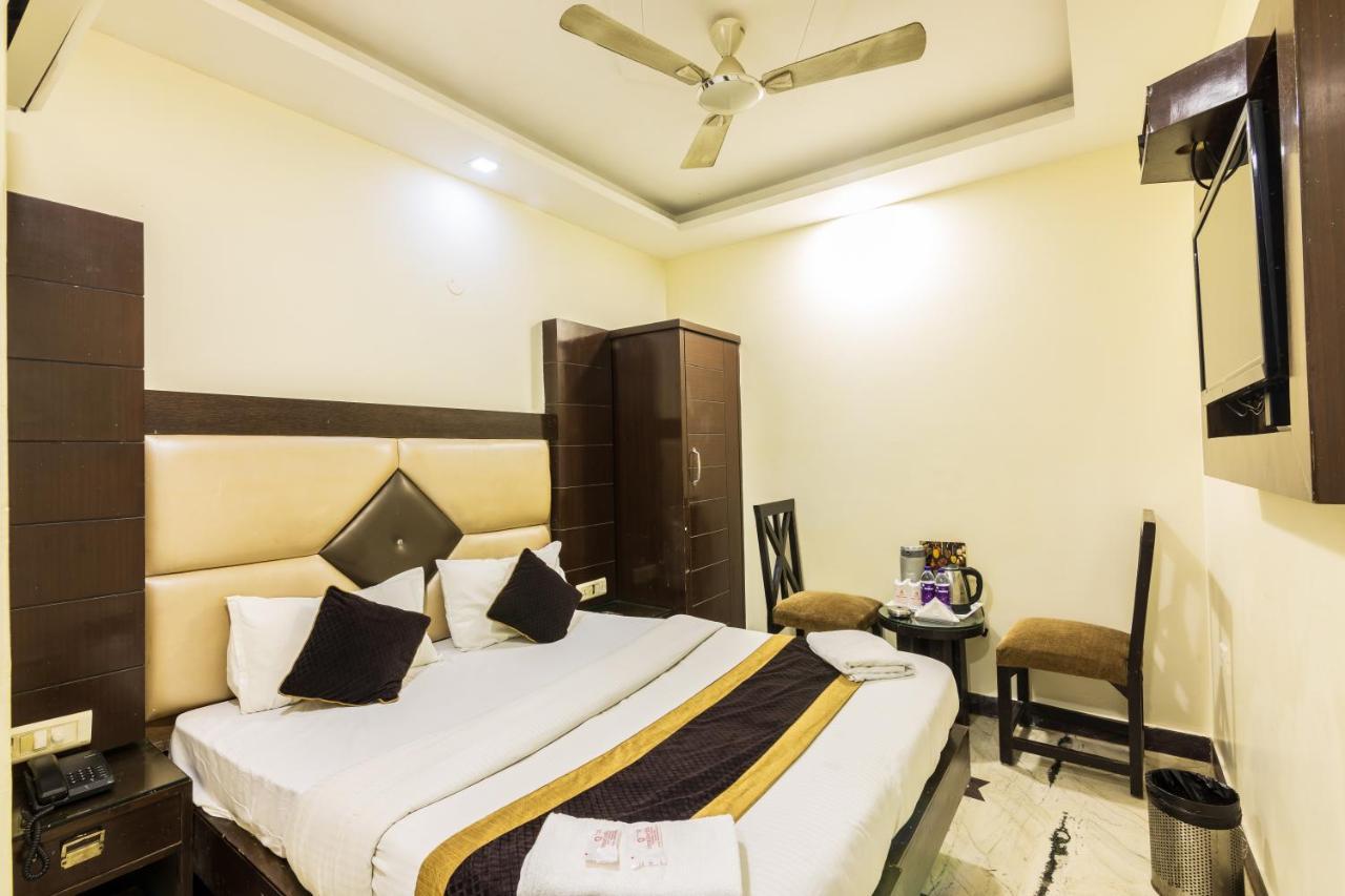 Hotel Grand Shyam- In Front Of New Delhi Railway Station-Couple Friendly