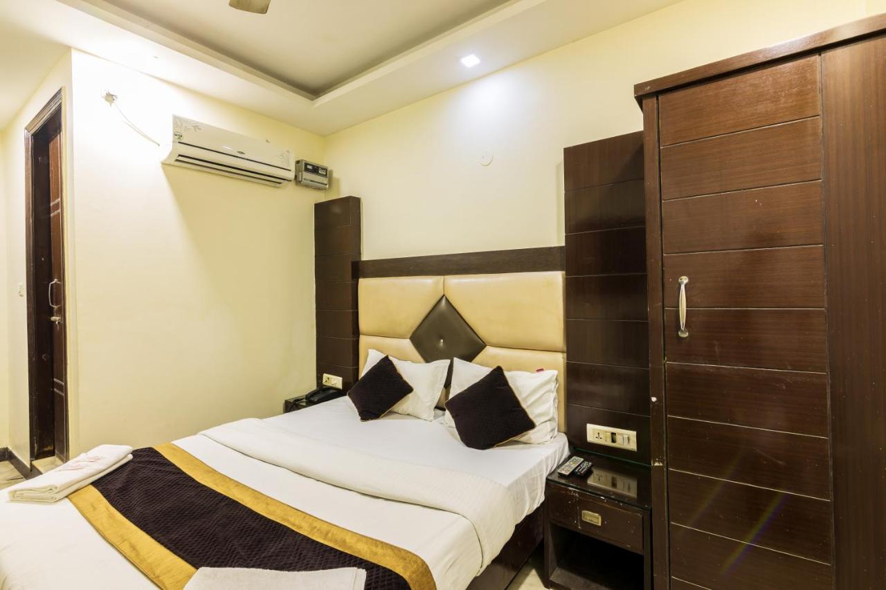 Hotel Grand Shyam- In Front Of New Delhi Railway Station-Couple Friendly New Delhi