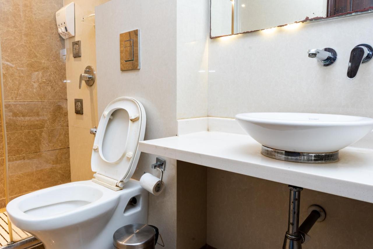 Hotel Grand Godwin - Complimentary Airport Pickup -near Ndls Railway Stn