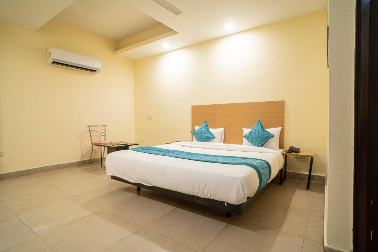 Red Coral By F9 Hotel New Delhi