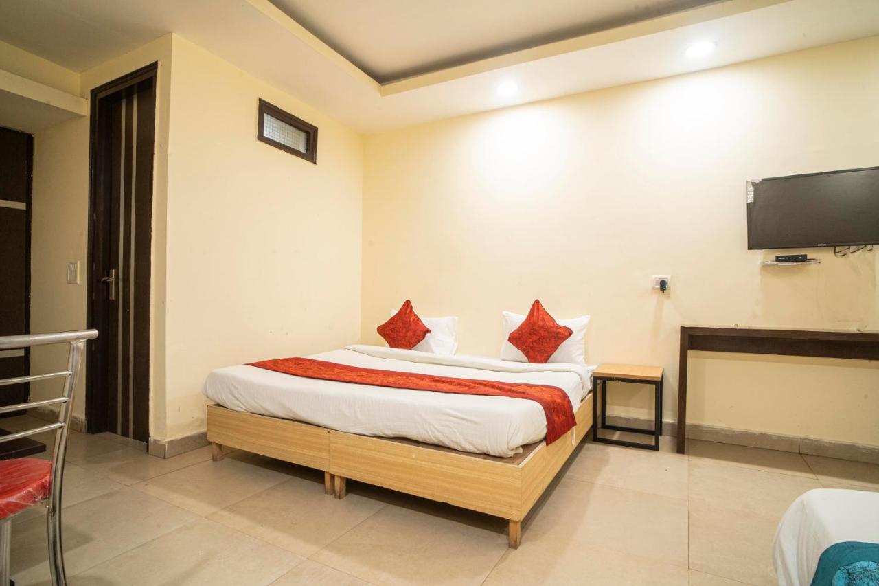 Hotel Red Coral By F9 New Delhi