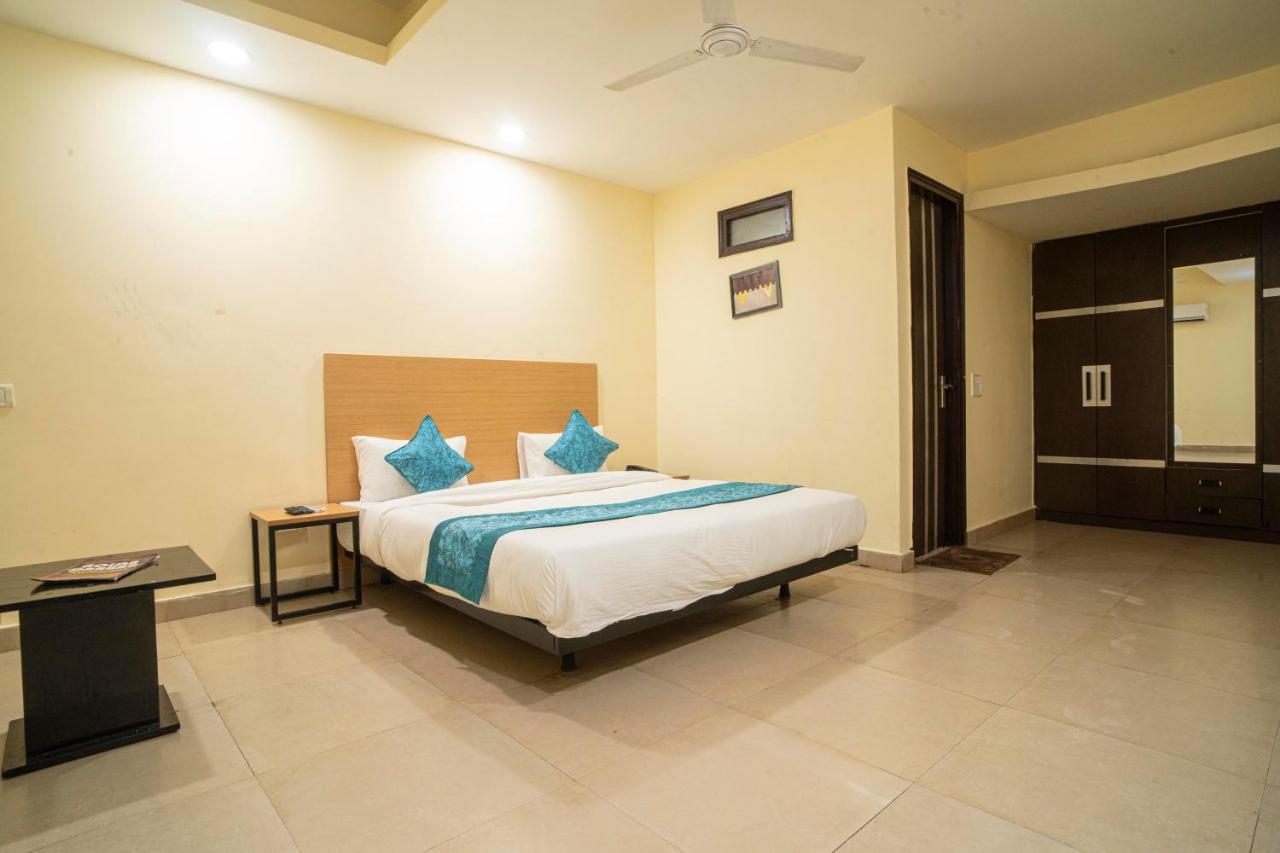 Hotel Red Coral By F9 New Delhi
