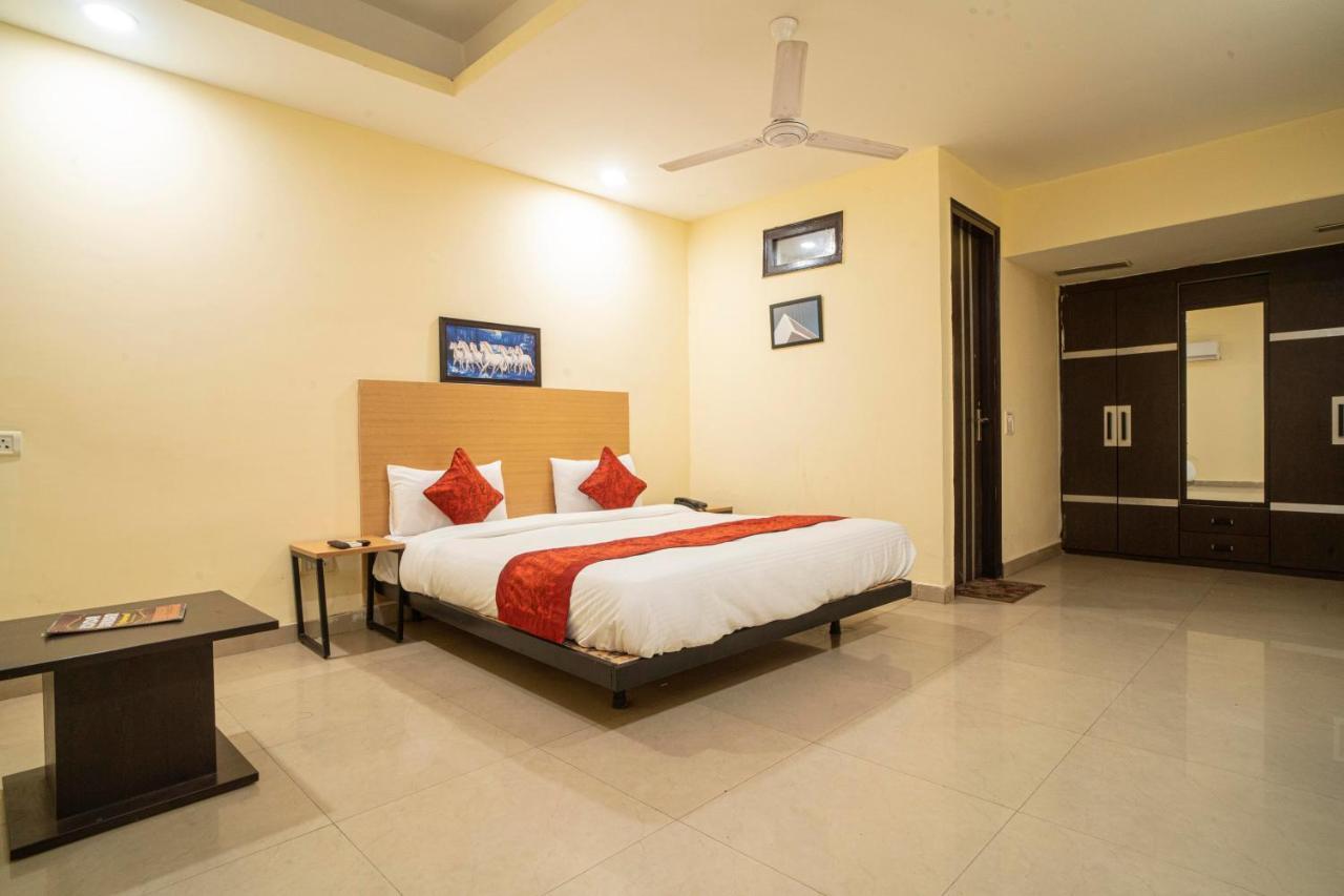 Hotel Red Coral By F9 New Delhi