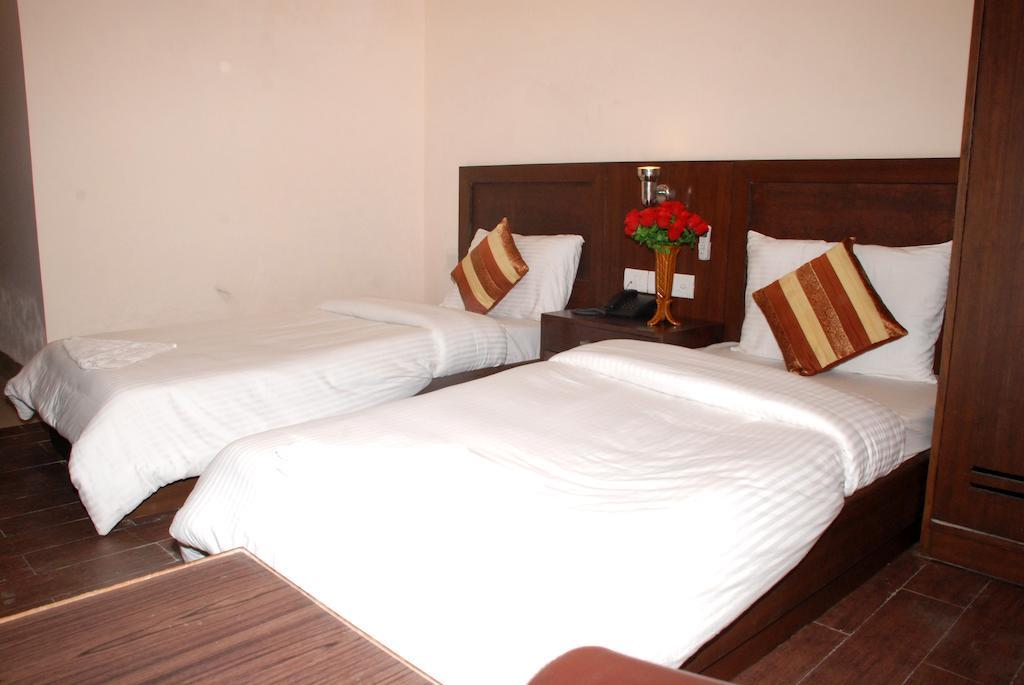 Airport Daya Capitol Hotel
